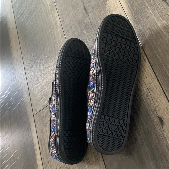 Tribal Aztec Print Women Sneakers - Picture 3 of 5